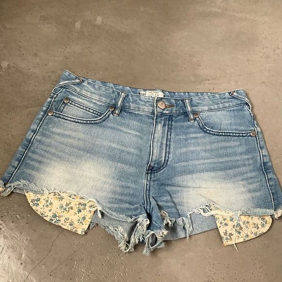 Free People Jean Shorts Peekaboo Pocket Detail - Picture 2 of 8